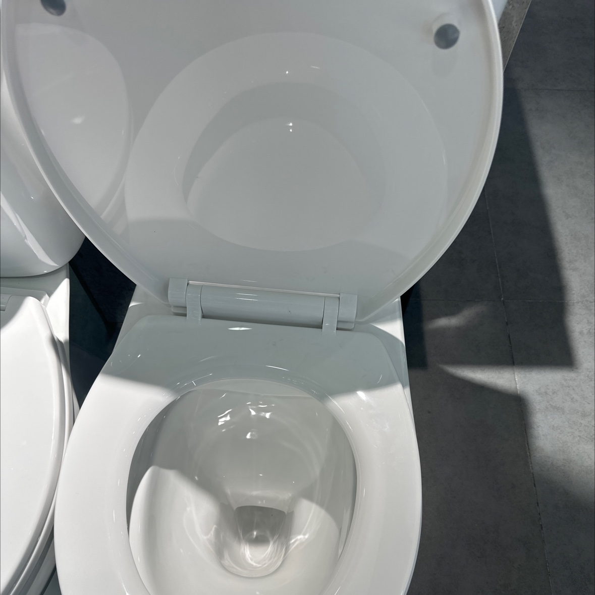 外贸静音马桶陶瓷坐便器卫生间家用一体式连体坐便器详情图3