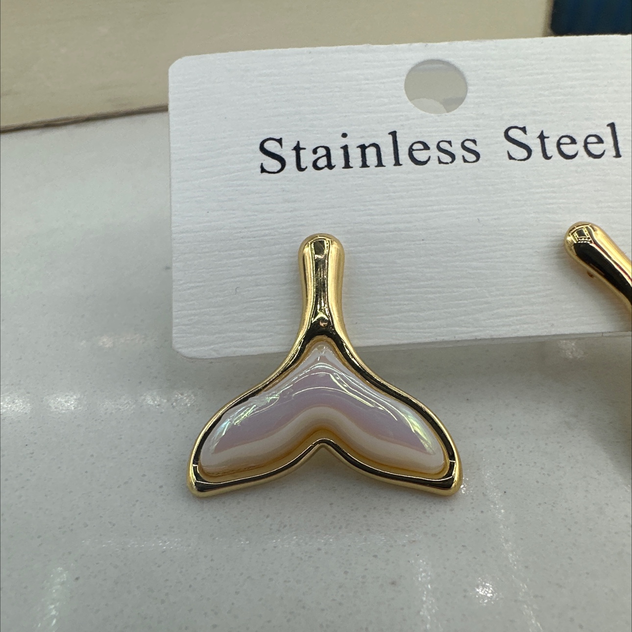 不锈钢人鱼珍珠鱼尾简约时尚耳饰 独特设计耐久耳环 精致女士首饰产品图