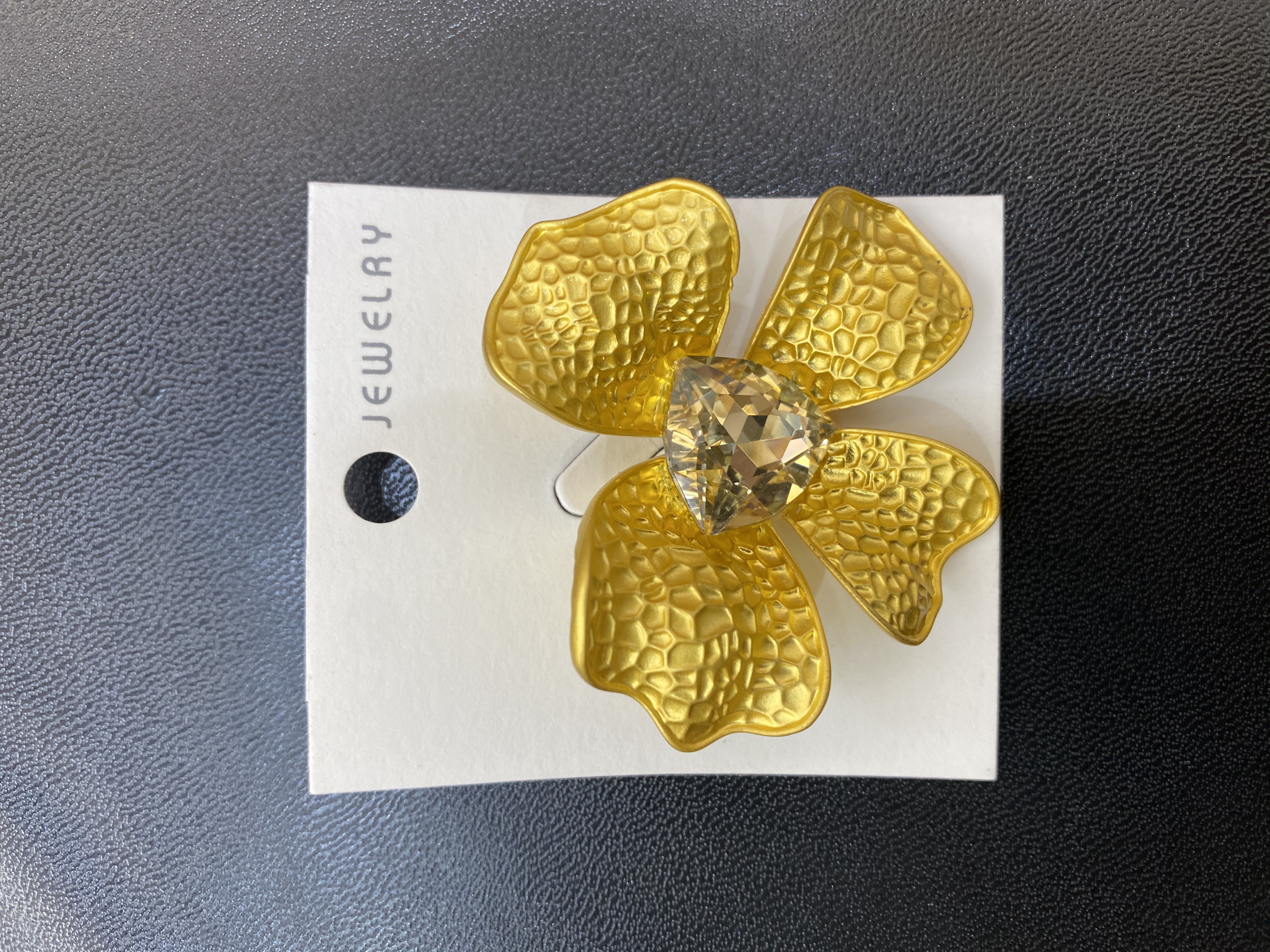 哑金四辩花胸针