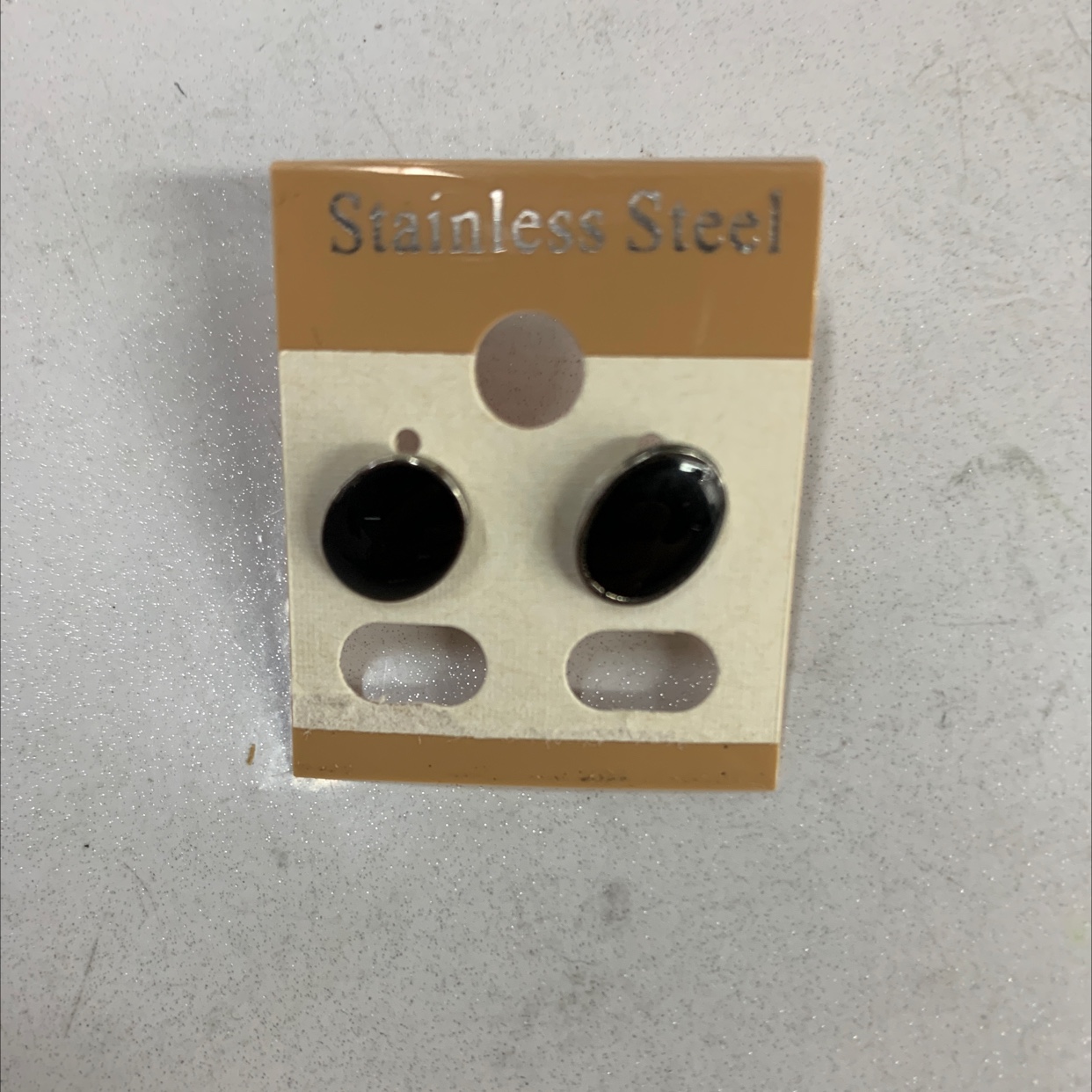 程洁不锈钢材质饰品圆形黑色滴油耳钉款式大方时尚潮流休闲耳饰详情图2