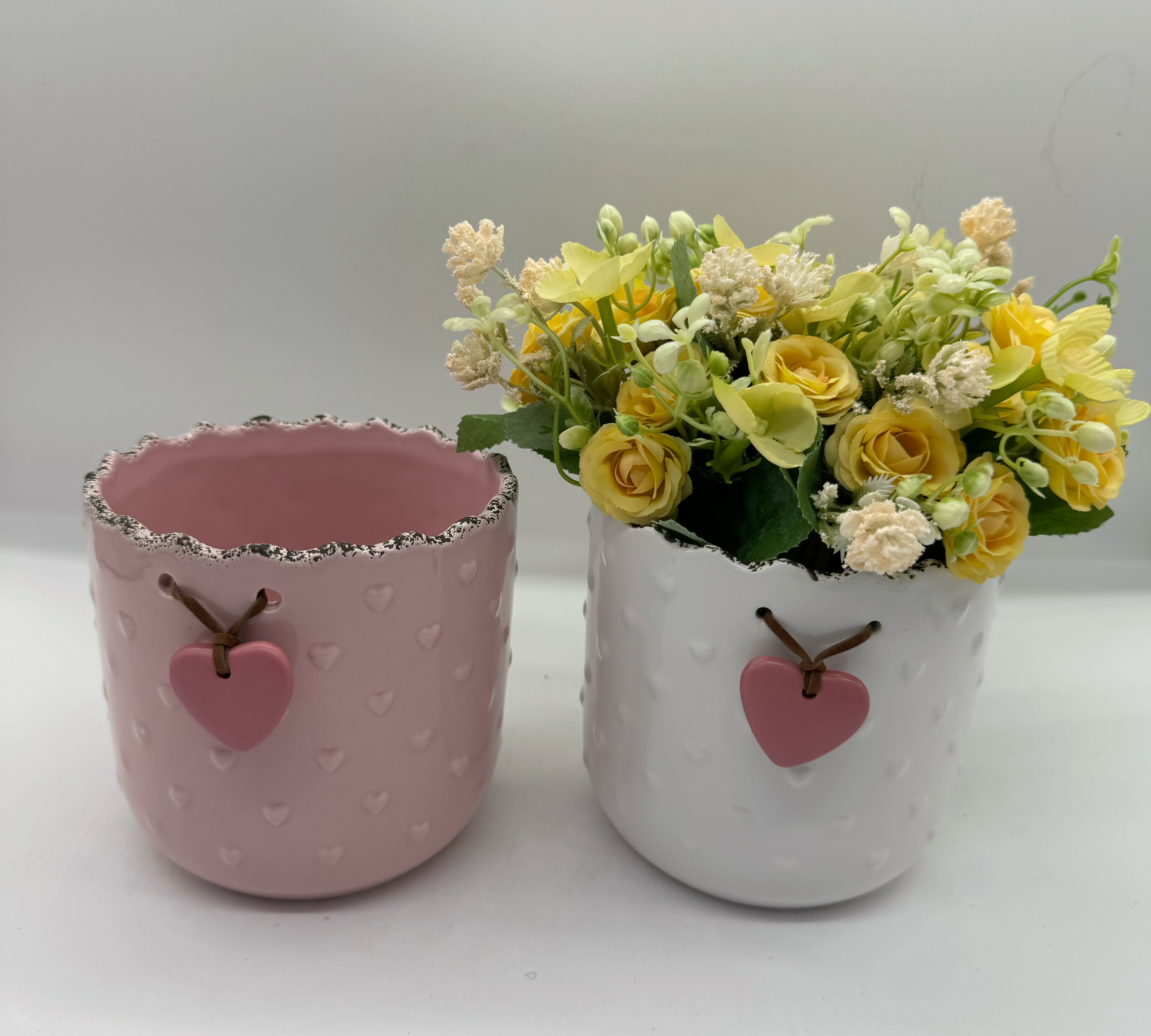 Ceramic heart-shaped pendant, flower pot, ceramic handicraft details Picture