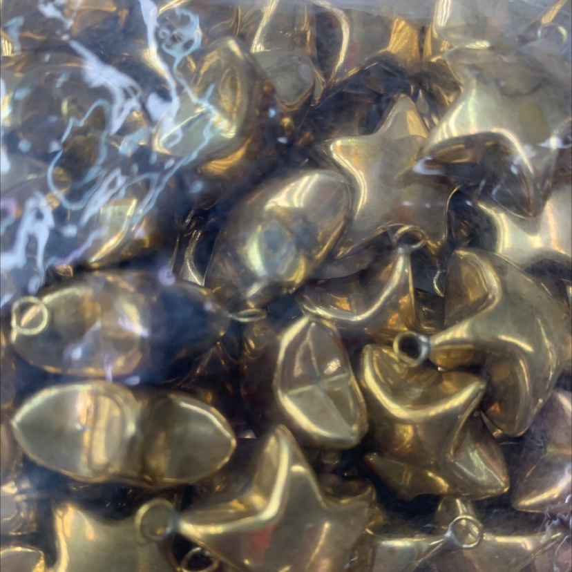 五角星吊坠毛胚铜合金挂件空心吊坠黄铜色白底实物图