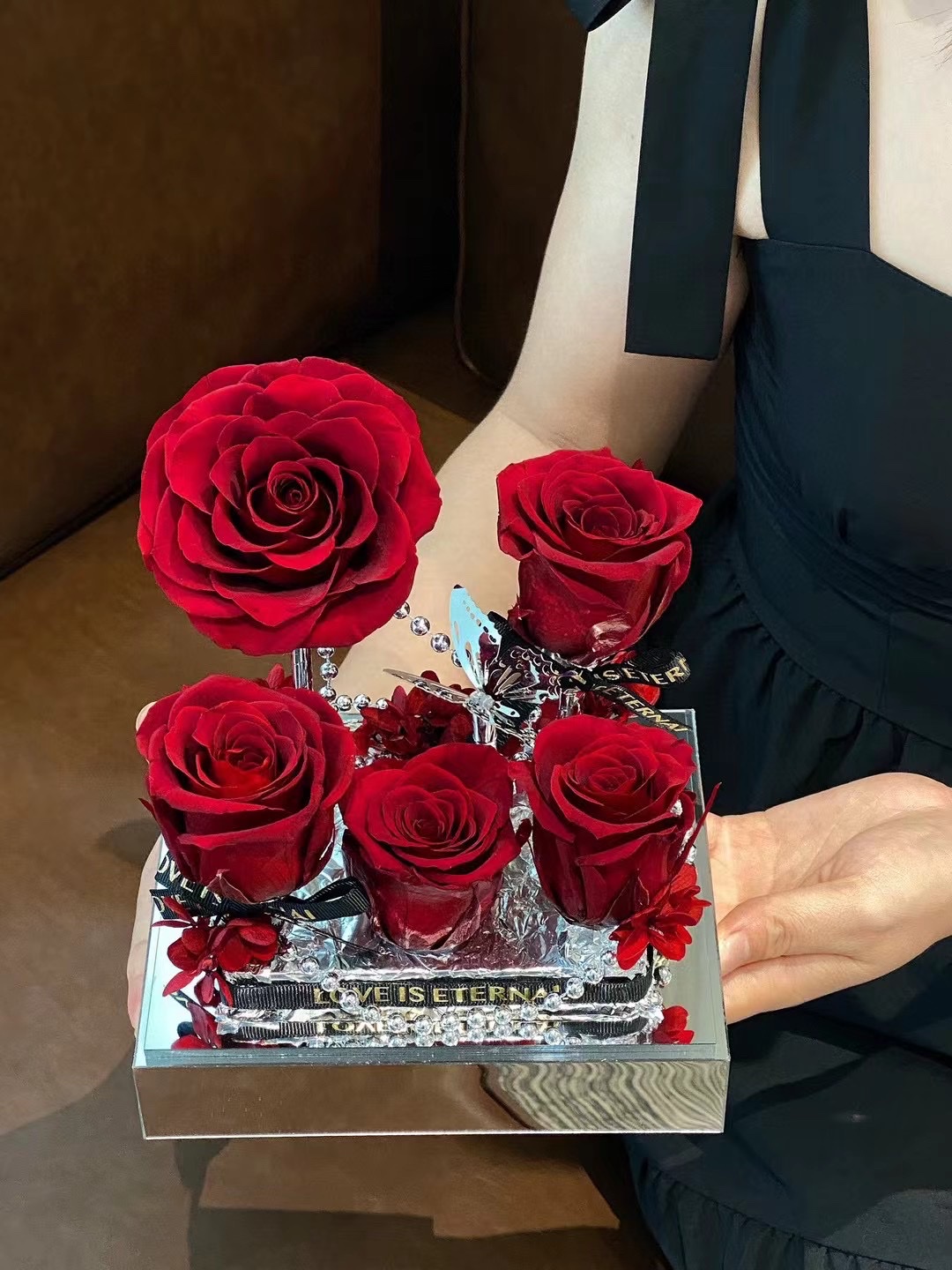 High-end acrylic preserved flower Valentine's Day gifts for your girlfriend and colleagues detail image 8