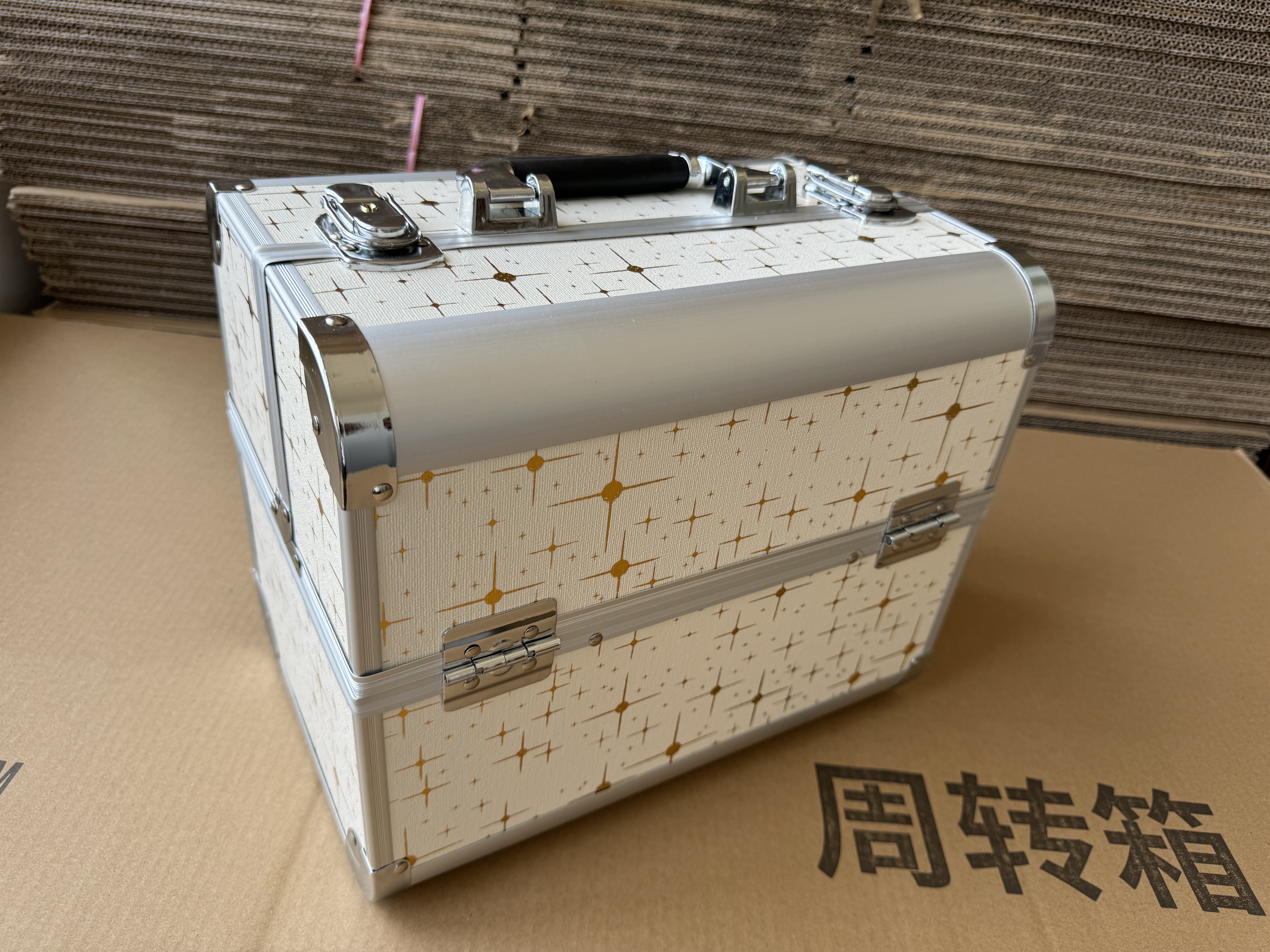 大亮片面手提箱化妆盒 行李箱锁设计便携式化妆包 旅行必备品质保证详情图2