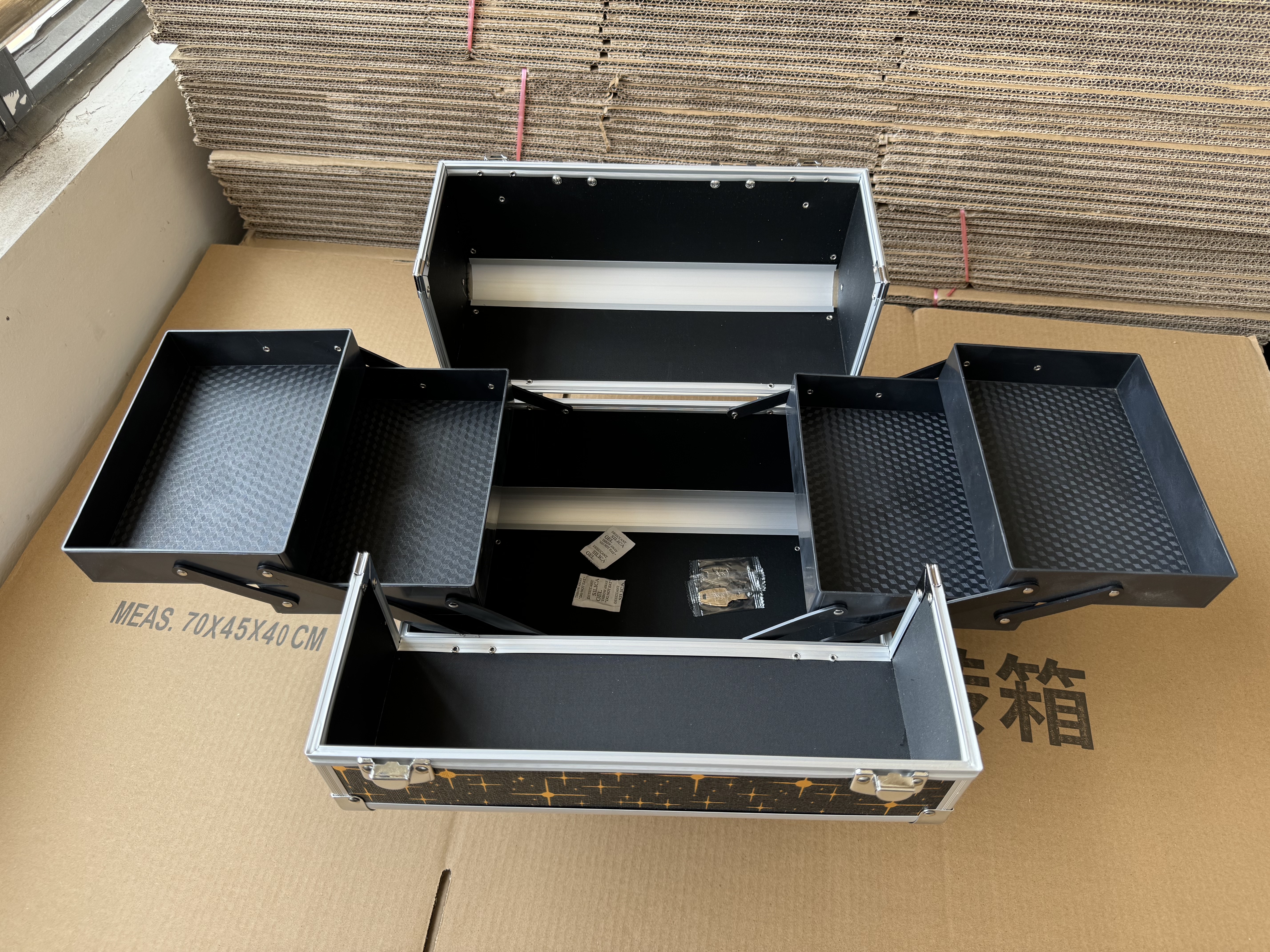 大亮片面手提箱化妆盒 行李箱锁设计便携式化妆包 旅行必备品质保证详情图6