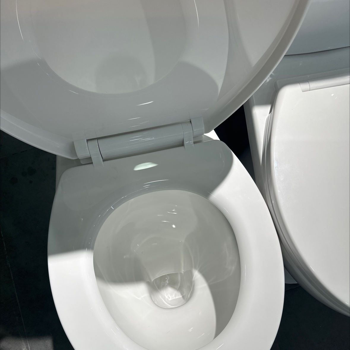 外贸静音马桶陶瓷坐便器卫生间家用一体式连体坐便器详情图2