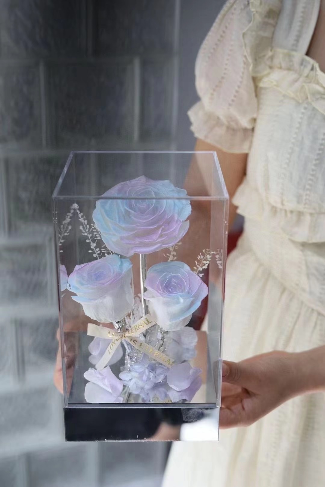 High-end acrylic preserved flower Valentine's Day gifts for your girlfriend and colleagues detail image 11