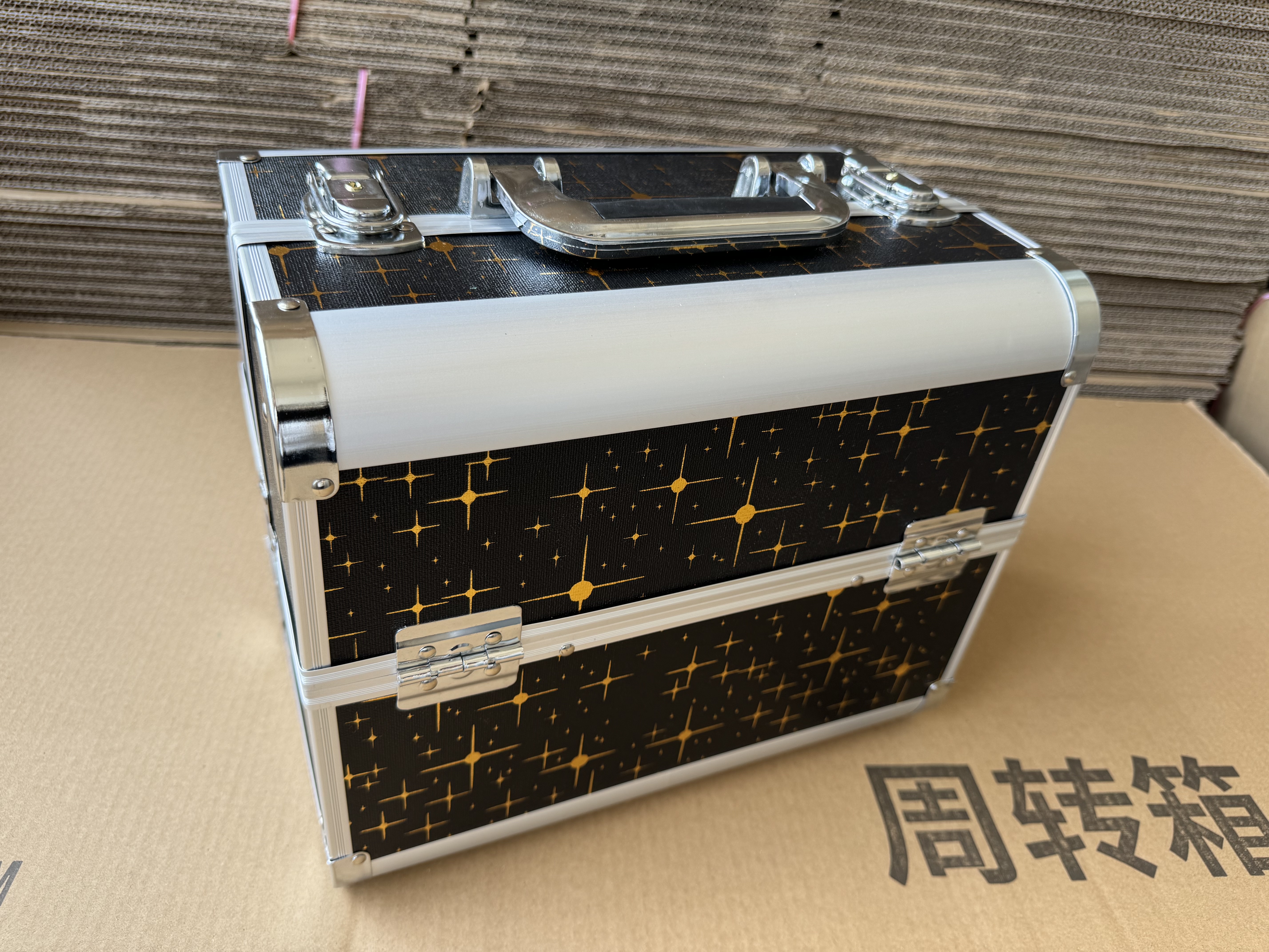 大亮片面手提箱化妆盒 行李箱锁设计便携式化妆包 旅行必备品质保证细节图