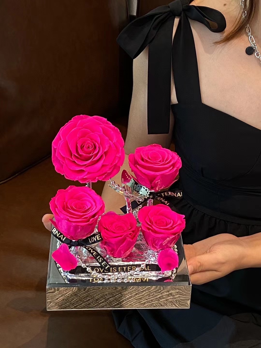 High-end acrylic preserved flower Valentine's Day gifts for your girlfriend and colleagues detail image 4