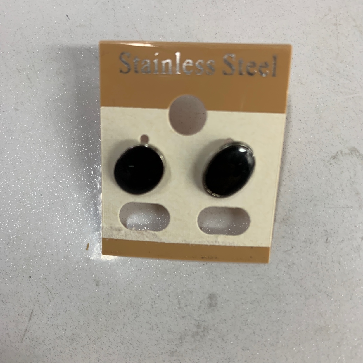 程洁不锈钢材质饰品圆形黑色滴油耳钉款式大方时尚潮流休闲耳饰详情图3