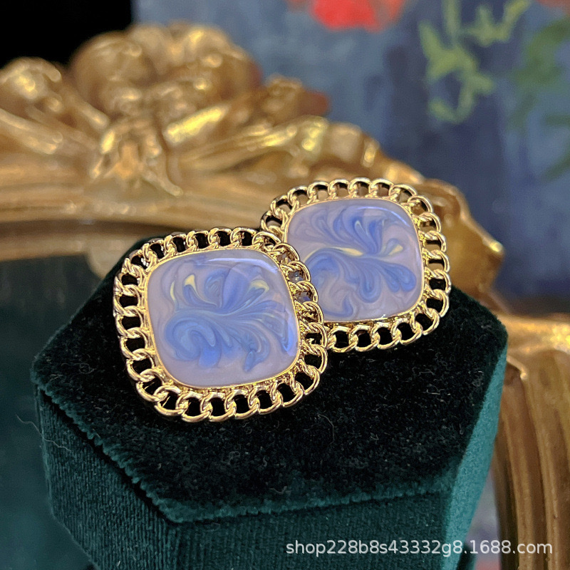Qingdao Honggang Handicrafts Oil Painting Series 925 silver needle water wave hollowed-out French Hong Kong-style elegant retro court women's jewelry earrings Specification image
