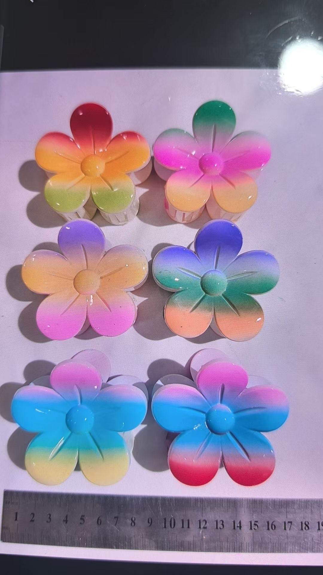 Korean-style flower claw headwear, hair accessories, frangipani, fashionable women's headwear, hair clips, shark clips, popular accessories, Nini accessories, candy-colored macaron-colored combination women's headwear Specification image