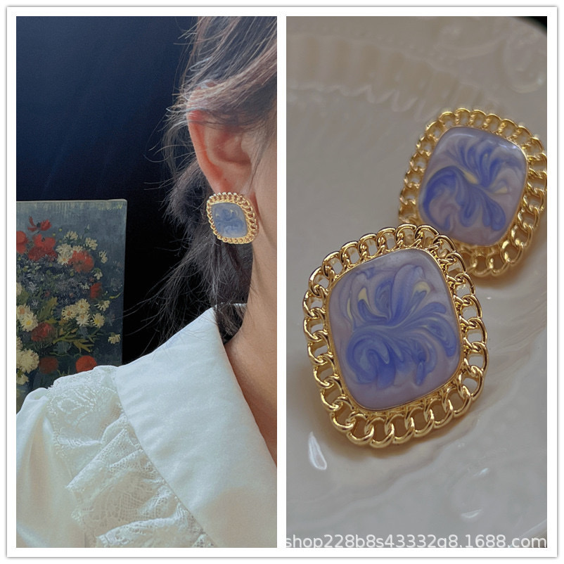 Qingdao Honggang Handicrafts Oil Painting Series 925 silver needle water wave hollowed-out French Hong Kong-style elegant retro court women's jewelry earrings details Picture