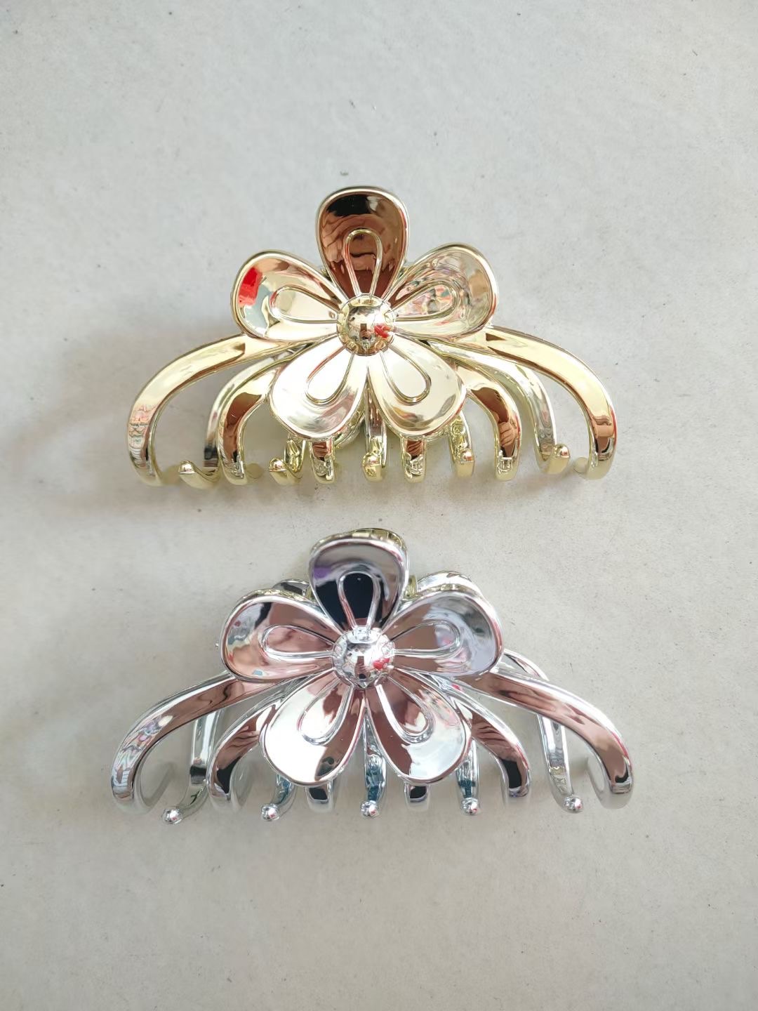 Korean-style flower claw headwear, hair accessories, frangipani, fashionable ladies' headwear, hair clips, shark clips, popular accessories, Nini accessories, candy-colored macaron-colored women's headwear with AB color plating detail image 2