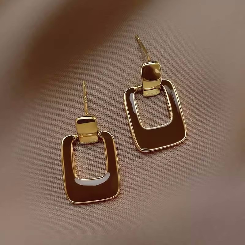 New Japanese and South Korean earrings, retro square, popular and trendy earrings, spring earrings, women's high-end set, ear buckles, accessories, earrings Application Scenario