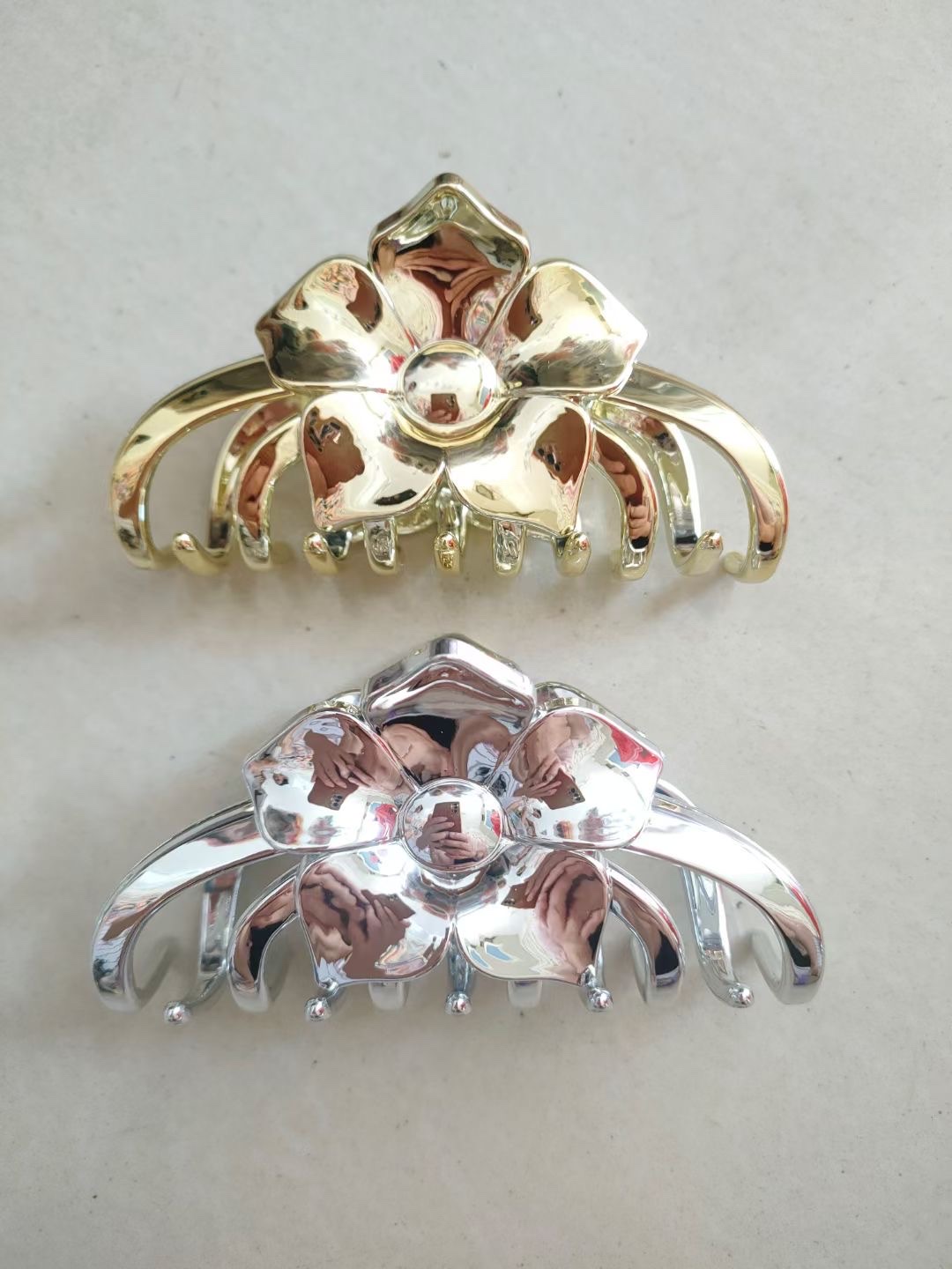 Korean-style flower claw headwear, hair accessories, frangipani, fashionable ladies' headwear, hair clips, shark clips, popular accessories, Nini accessories, candy-colored macaron-colored women's headwear with AB color plating Item Picture