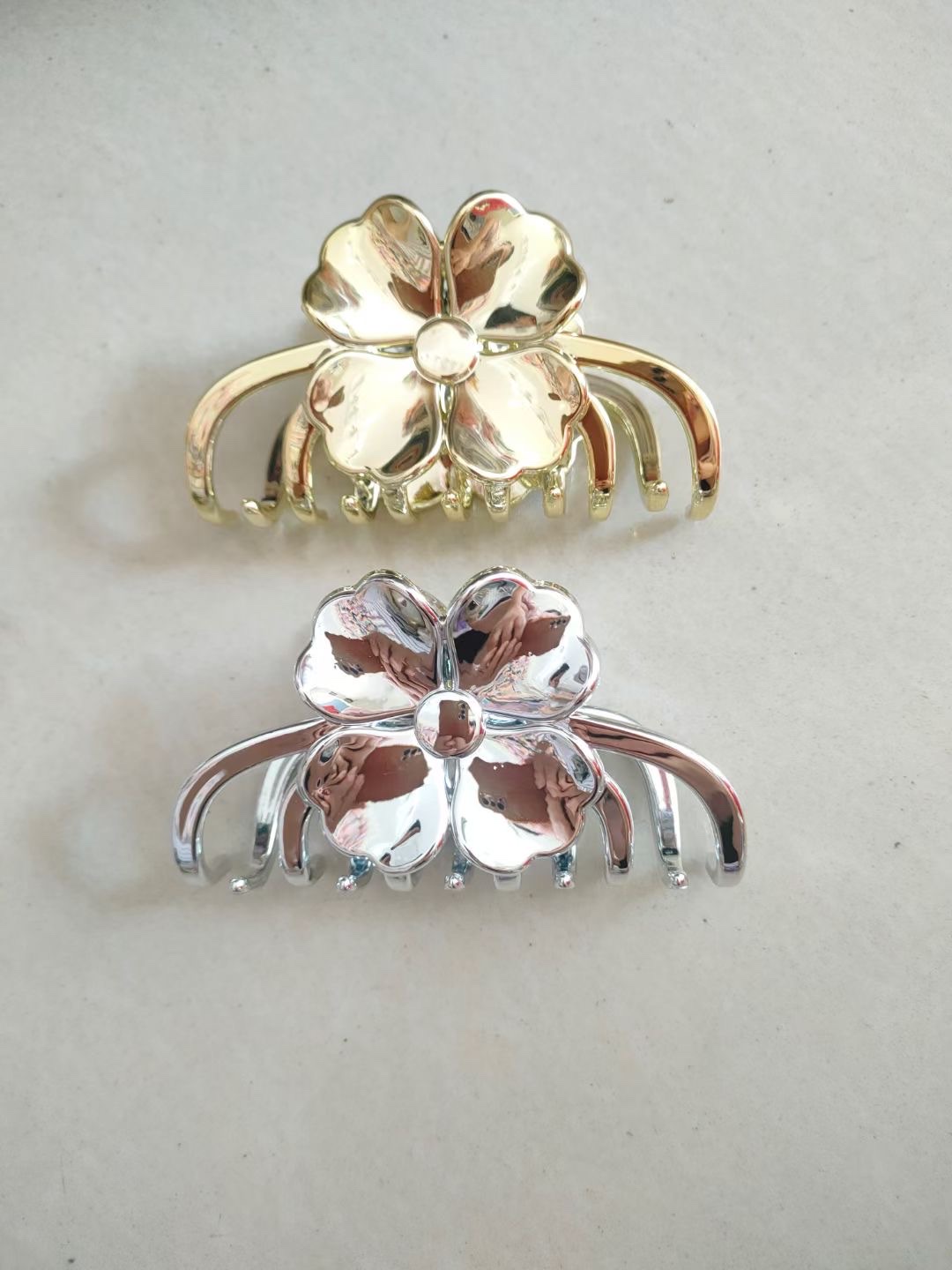 Korean-style flower claw headwear, hair accessories, frangipani, fashionable ladies' headwear, hair clips, shark clips, popular accessories, Nini accessories, candy-colored macaron-colored women's headwear with AB color plating detail image 3