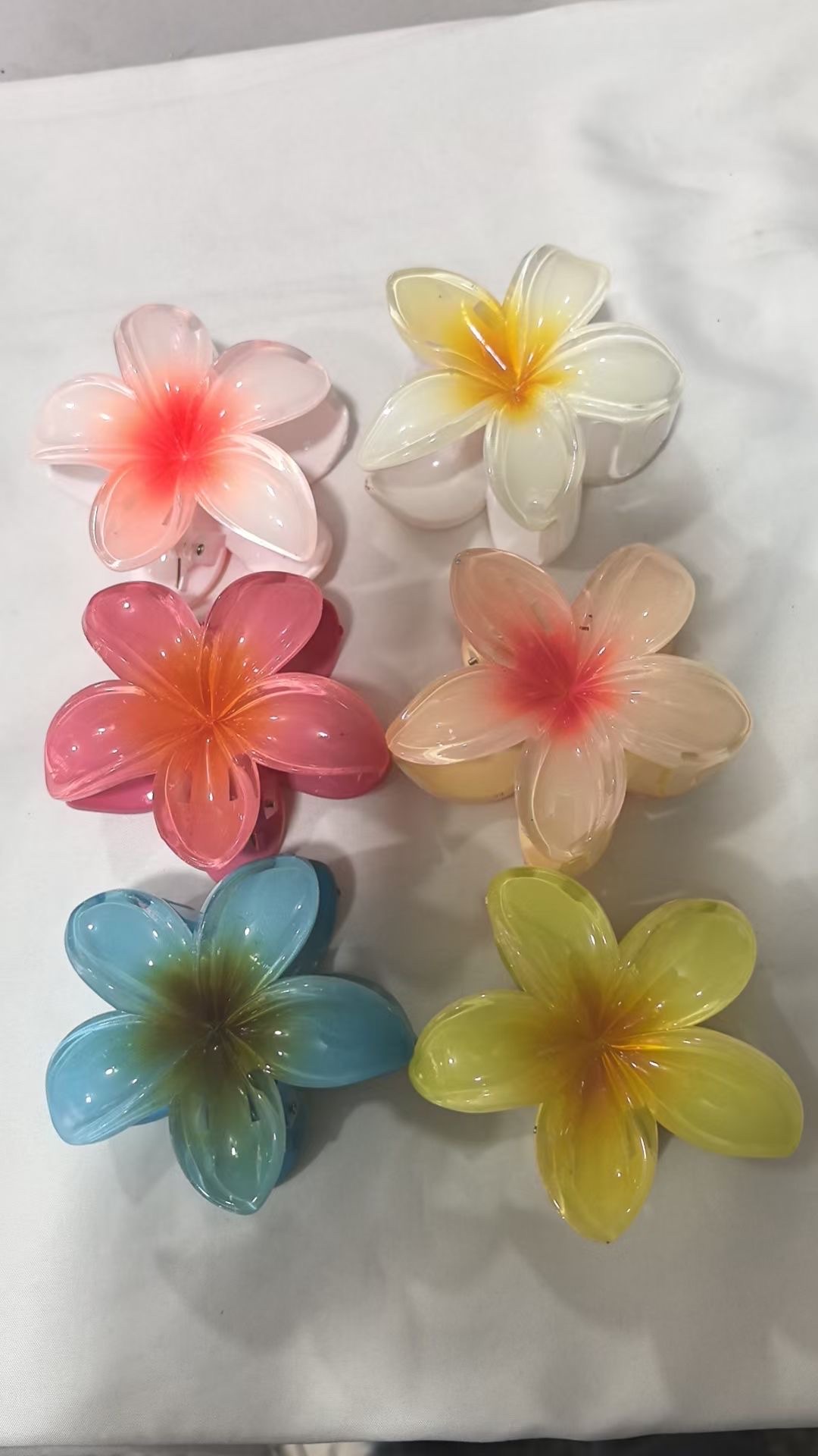 Korean-style flower claw headwear, hair accessories, frangipani, fashionable women's headwear, hair clips, shark clips, popular accessories, Nini accessories, candy-colored macaron-colored combination women's headwear details Picture