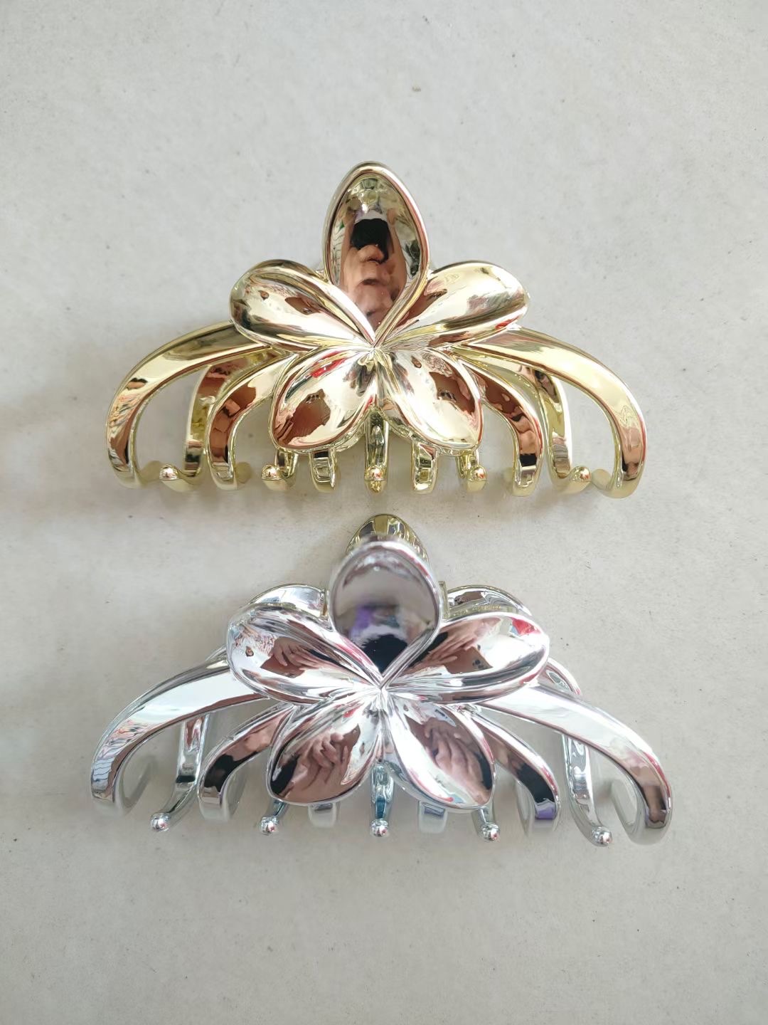 Korean-style flower claw headwear, hair accessories, frangipani, fashionable ladies' headwear, hair clips, shark clips, popular accessories, Nini accessories, candy-colored macaron-colored women's headwear with AB color plating detail image 6