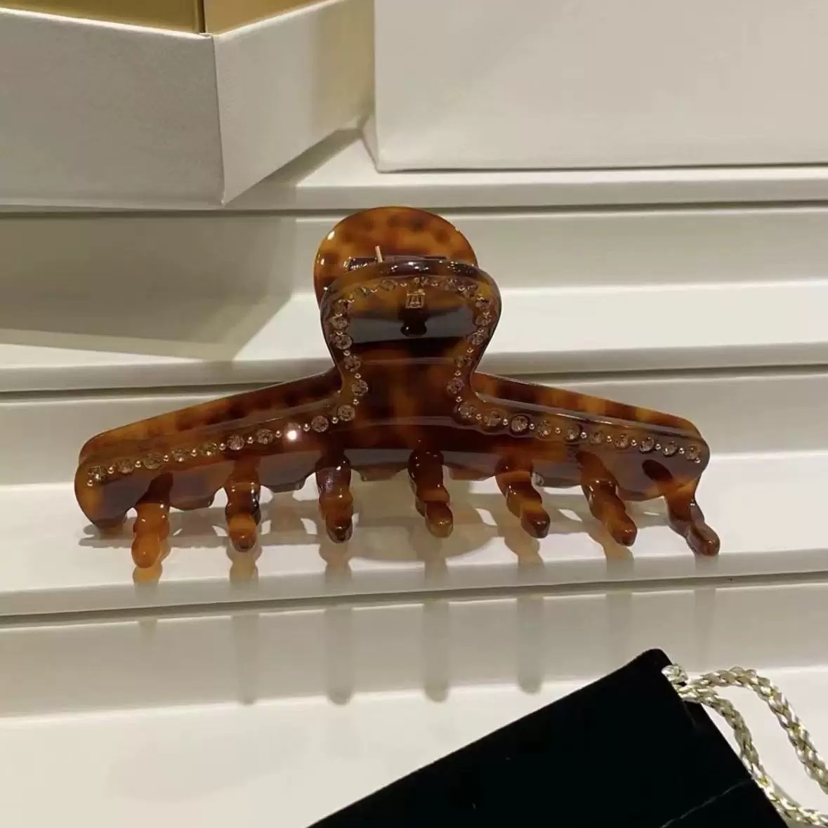 High-end brand hair clips, French pressure Shan Zhong Chu Xi star's same style acetic acid grabber hair clip, shark clip at the back of the head details Picture