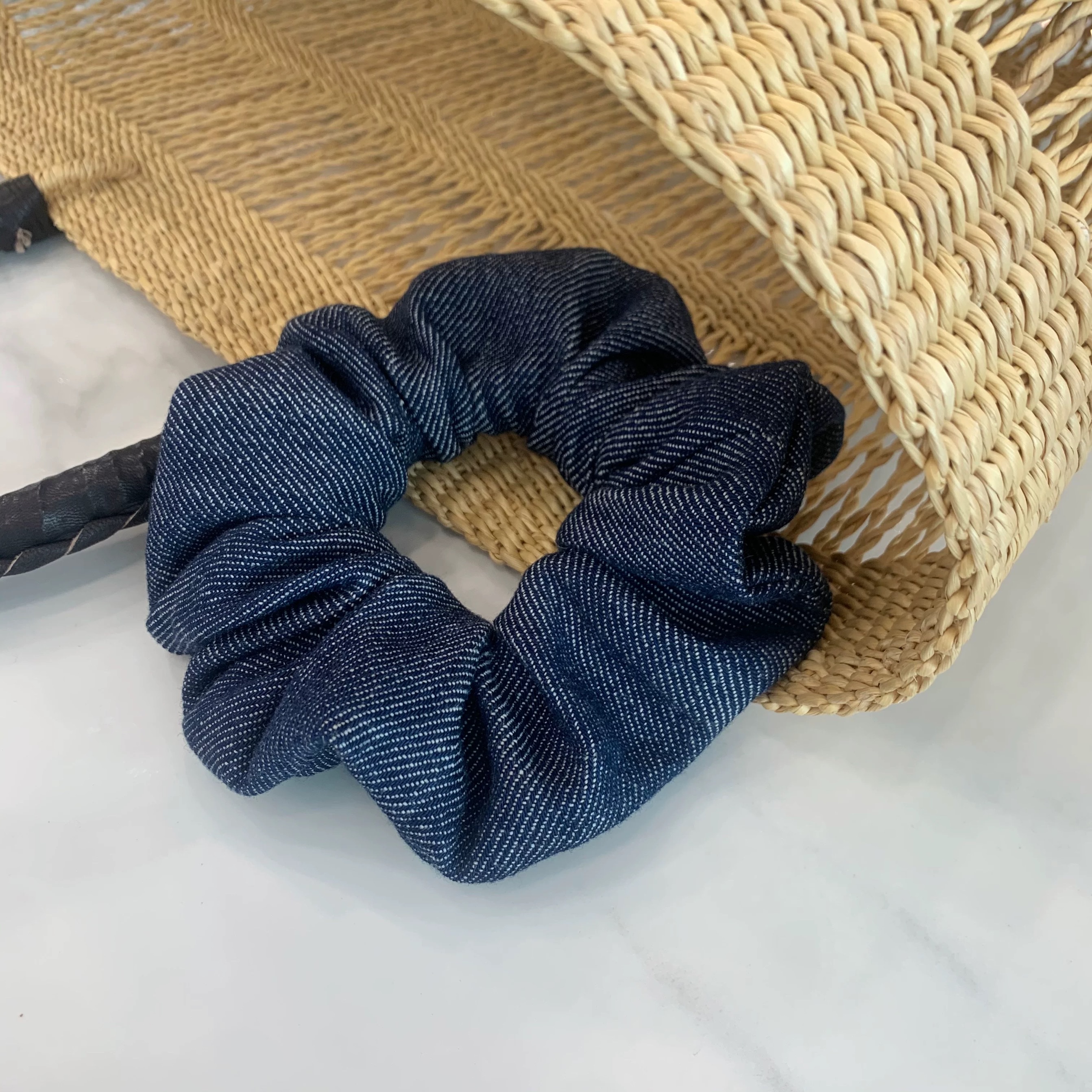 Italian imported denim large intestine hair band, the same retro and high-end style hair rope and hair accessory as the Instagram blogger, fat intestine circle details Picture