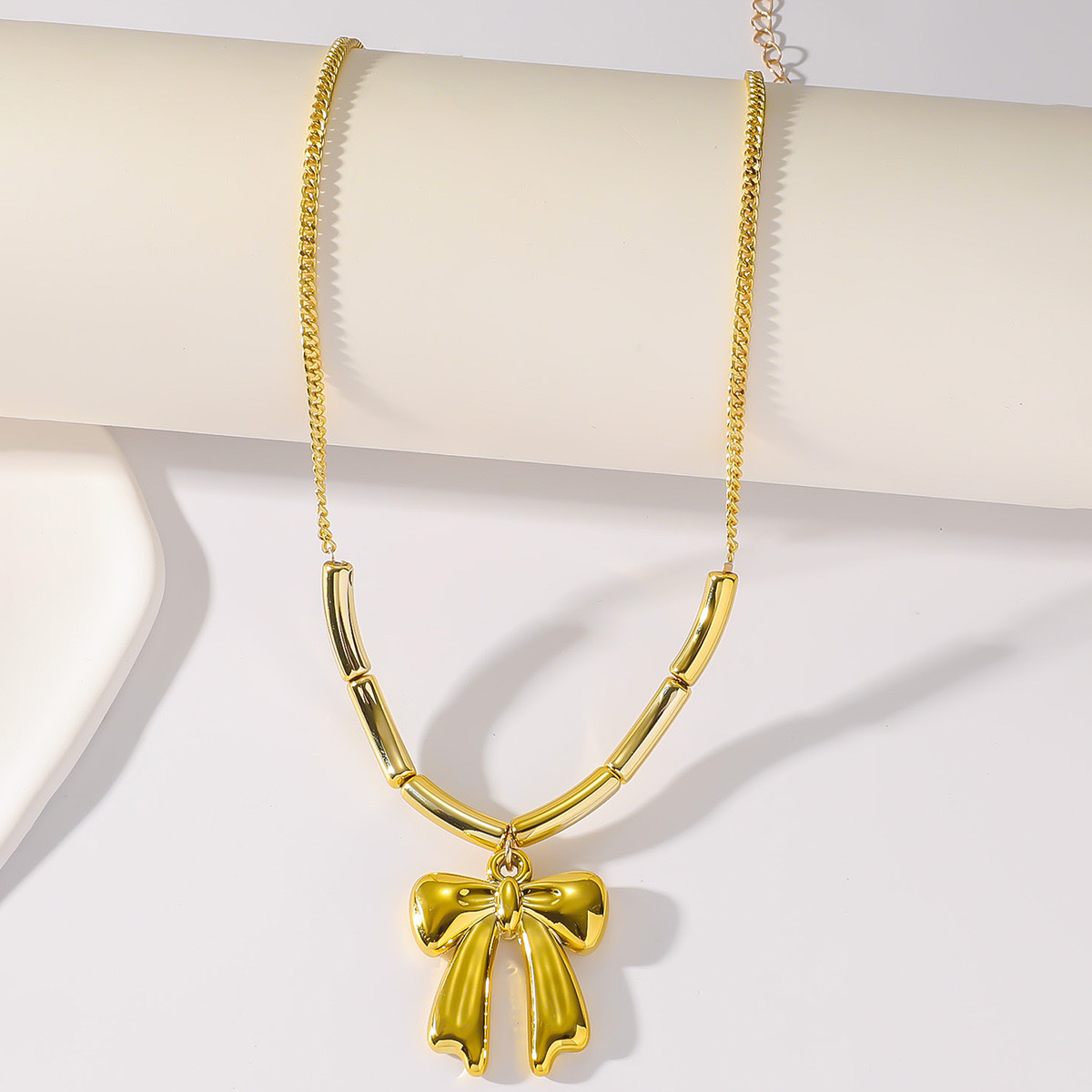 A new high-end and niche design women's collarbone chain accessory from cross-border Amazon pearl bow necklace set Specification image
