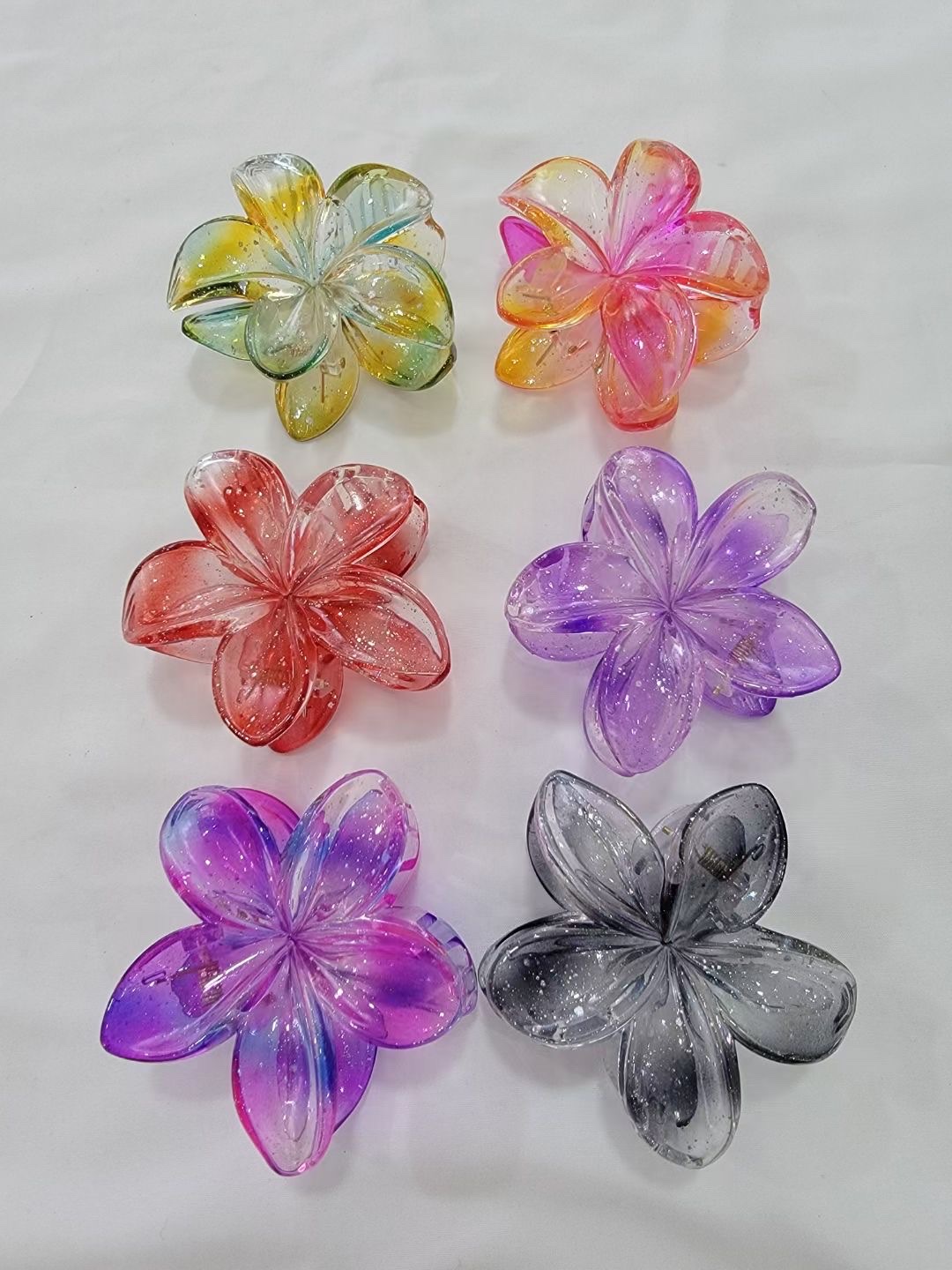 Korean-style flower claw headwear, hair accessories, frellia flower, fashionable ladies' headwear, hair clips, shark clips, popular accessories, Nini accessories, candy-colored macaron-colored matte women's headwear Application Scenario