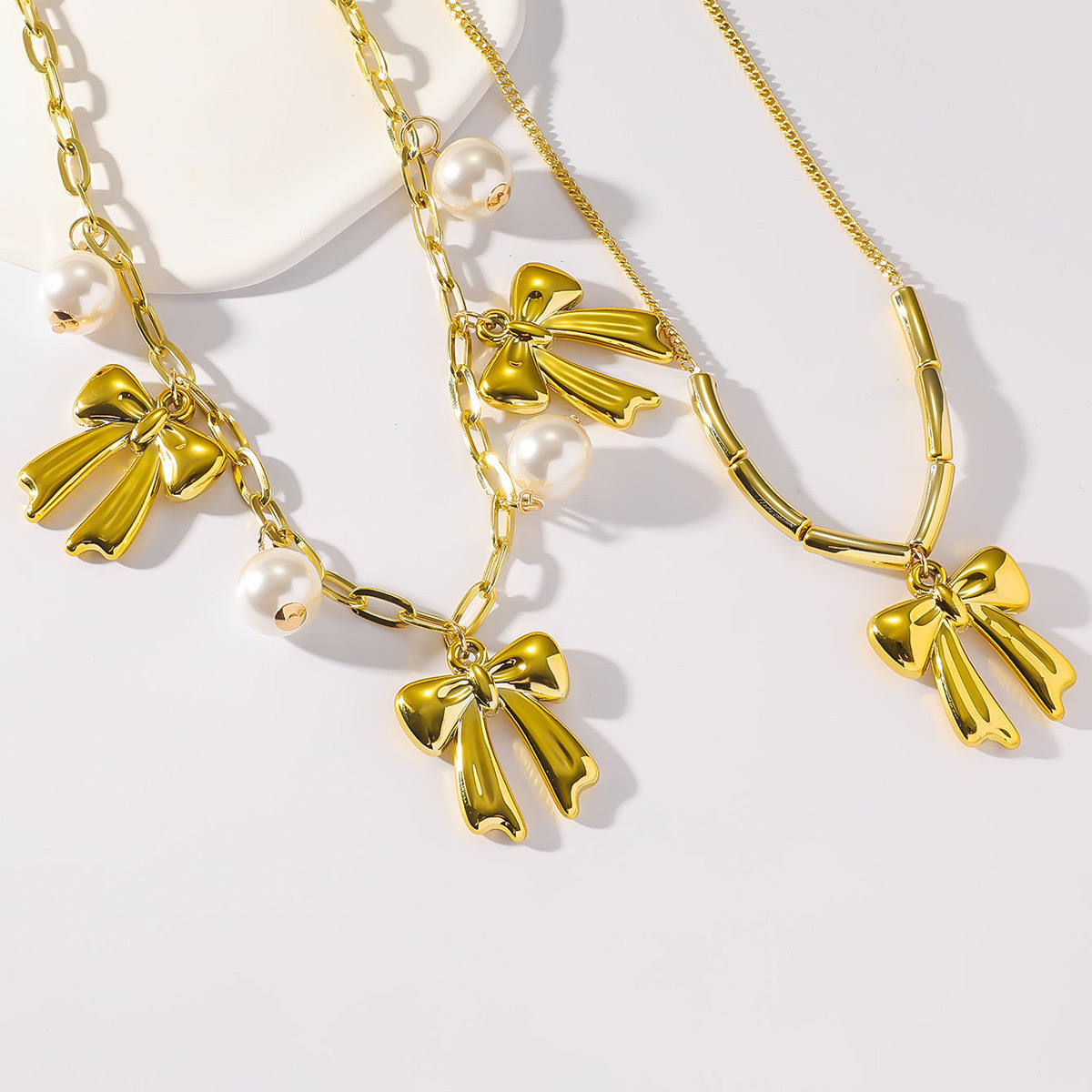 A new high-end and niche design women's collarbone chain accessory from cross-border Amazon pearl bow necklace set details Picture