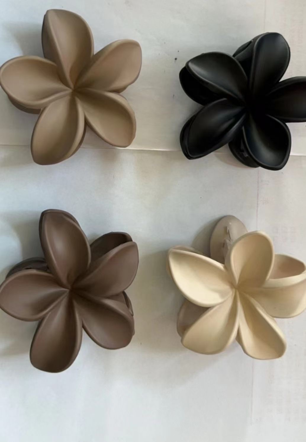 米咖色鸡蛋花 流行饰品磨砂鲨鱼夹 秋冬韩系新款妮妮饰品女性饰品头饰 莫兰迪色 头饰