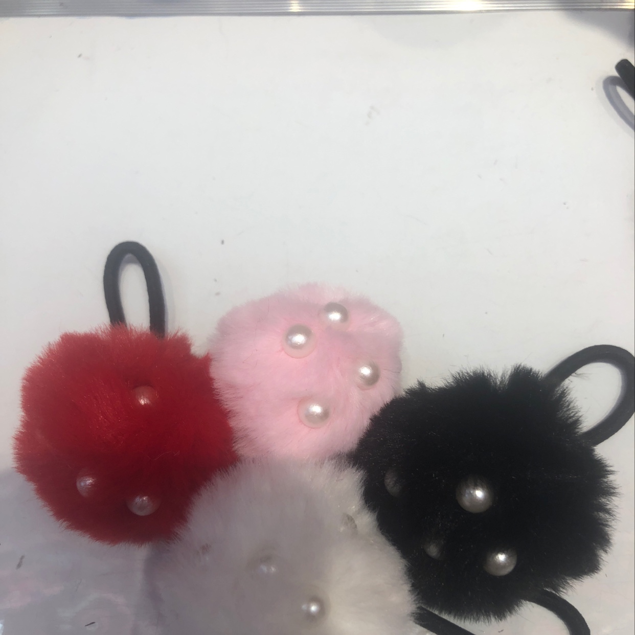 时尚珍珠毛球皮筋发饰，新潮流行儿童喜气毛䇯耸球球发饰饰品详情图5