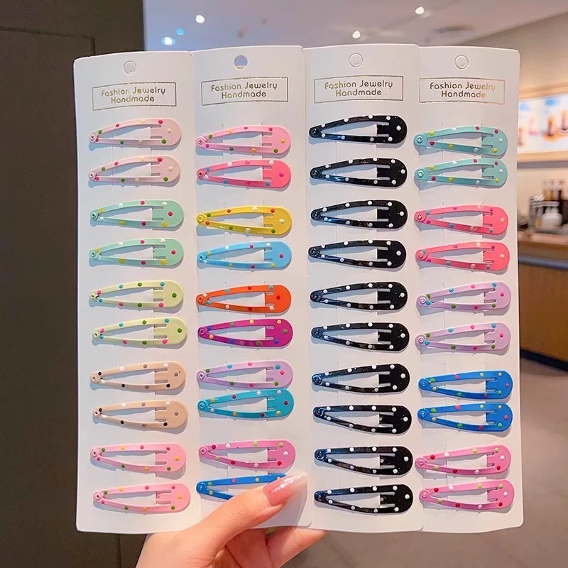 Dopamine macaron BB clip, ins style, Japanese and Korean cute hair clip, bangs clip, side clip, broken hair clip, hairpin, hair accessory, multiple colors to choose from, Nini accessory, polka dot water drop clip, women's headwear Application Scenario