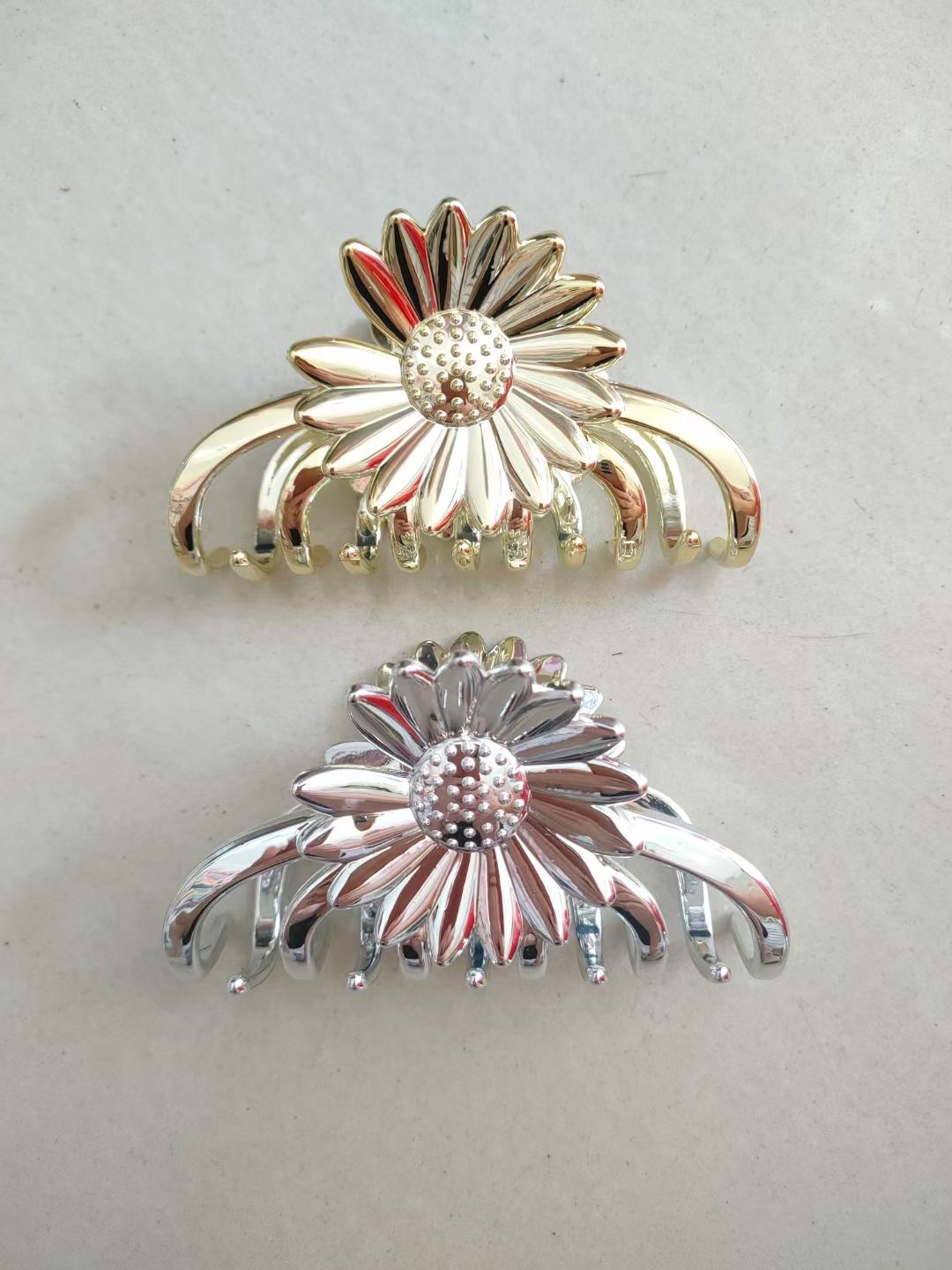 Korean-style flower claw headwear, hair accessories, frangipani, fashionable ladies' headwear, hair clips, shark clips, popular accessories, Nini accessories, candy-colored macaron-colored women's headwear with AB color plating detail image 8