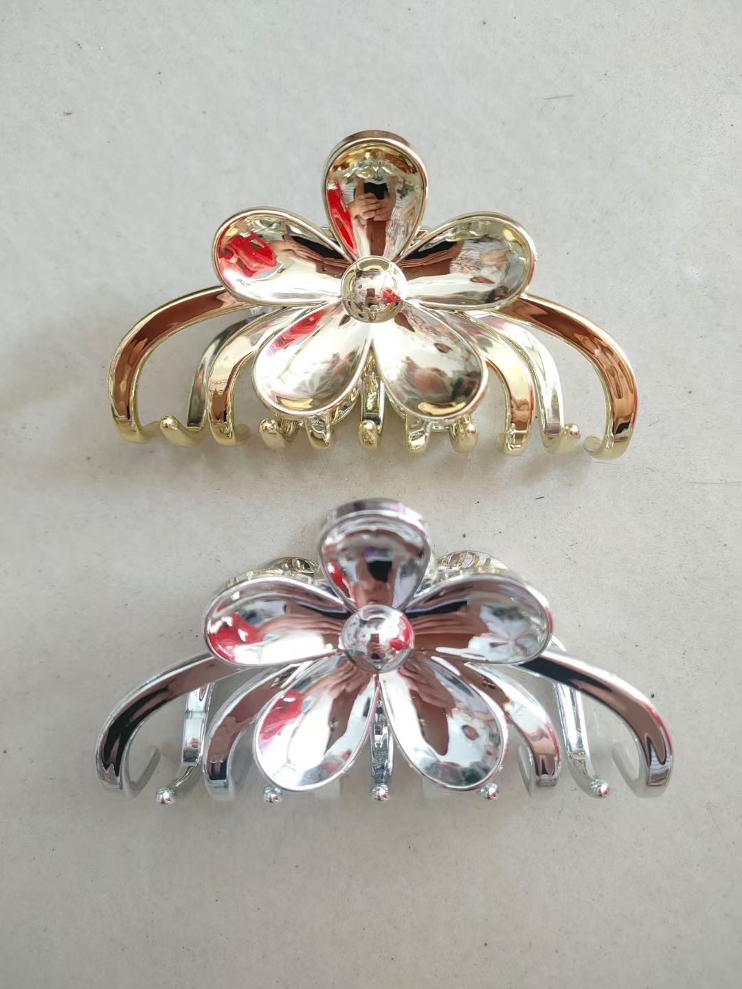 Korean-style flower claw headwear, hair accessories, frangipani, fashionable ladies' headwear, hair clips, shark clips, popular accessories, Nini accessories, candy-colored macaron-colored women's headwear with AB color plating detail image 7