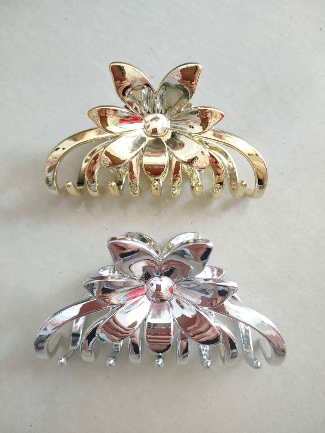 Korean-style flower claw headwear, hair accessories, frangipani, fashionable ladies' headwear, hair clips, shark clips, popular accessories, Nini accessories, candy-colored macaron-colored women's headwear with AB color plating detail image 4