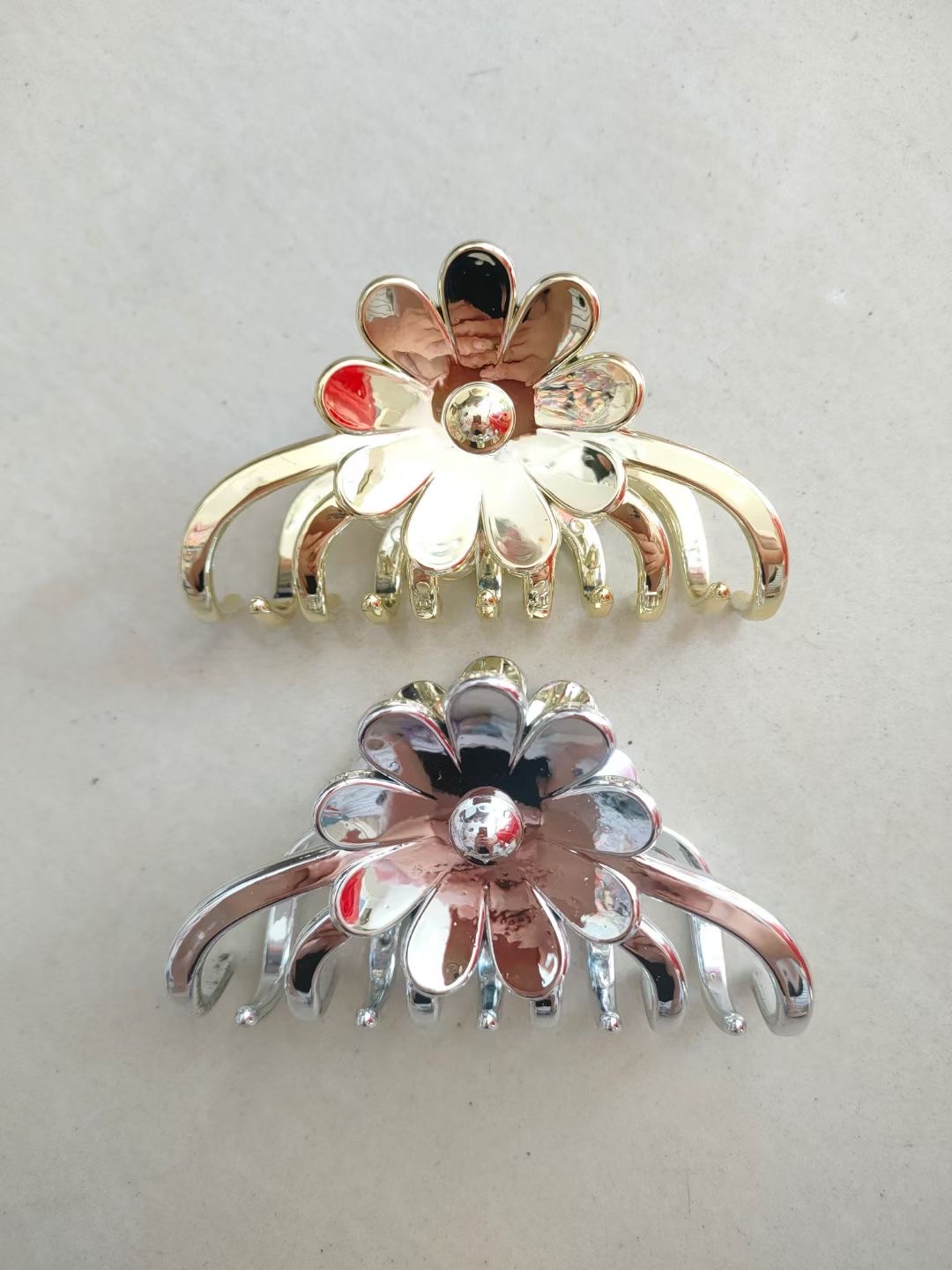 Korean-style flower claw headwear, hair accessories, frangipani, fashionable ladies' headwear, hair clips, shark clips, popular accessories, Nini accessories, candy-colored macaron-colored women's headwear with AB color plating detail image 9