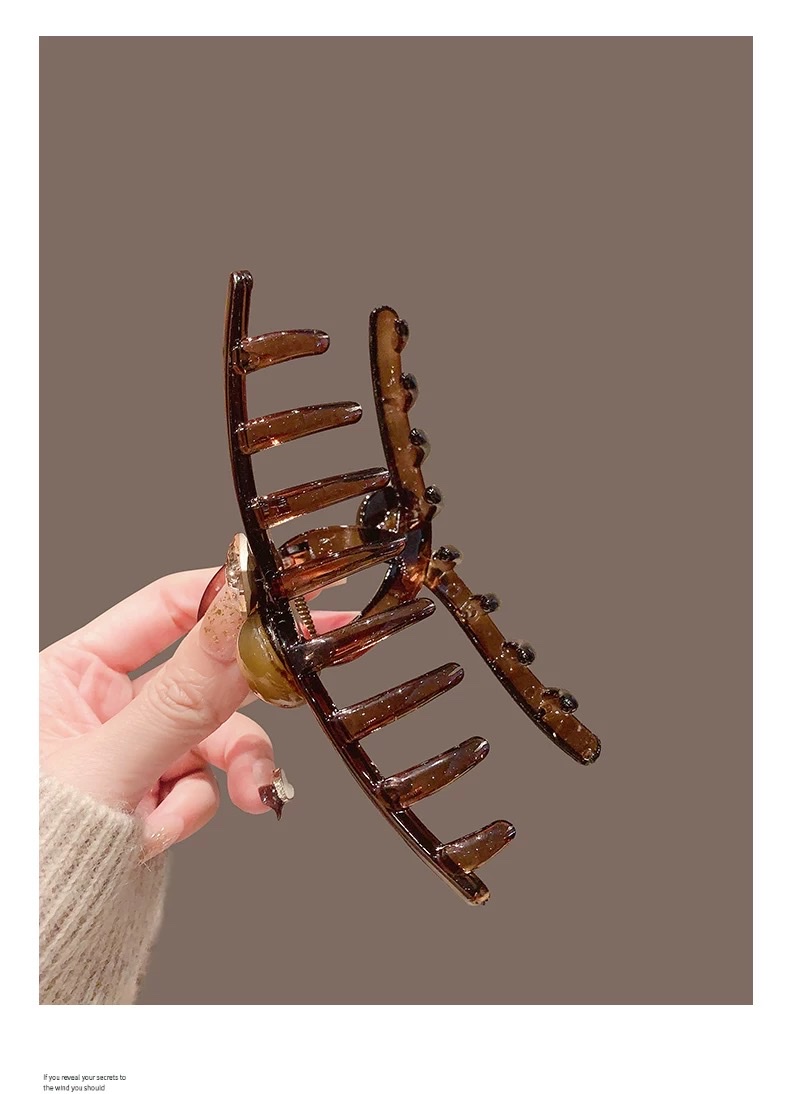 High-end style round bead grabber women's 2024 new hairpin women's back head retro updo shark clip large hair accessory detail image 2