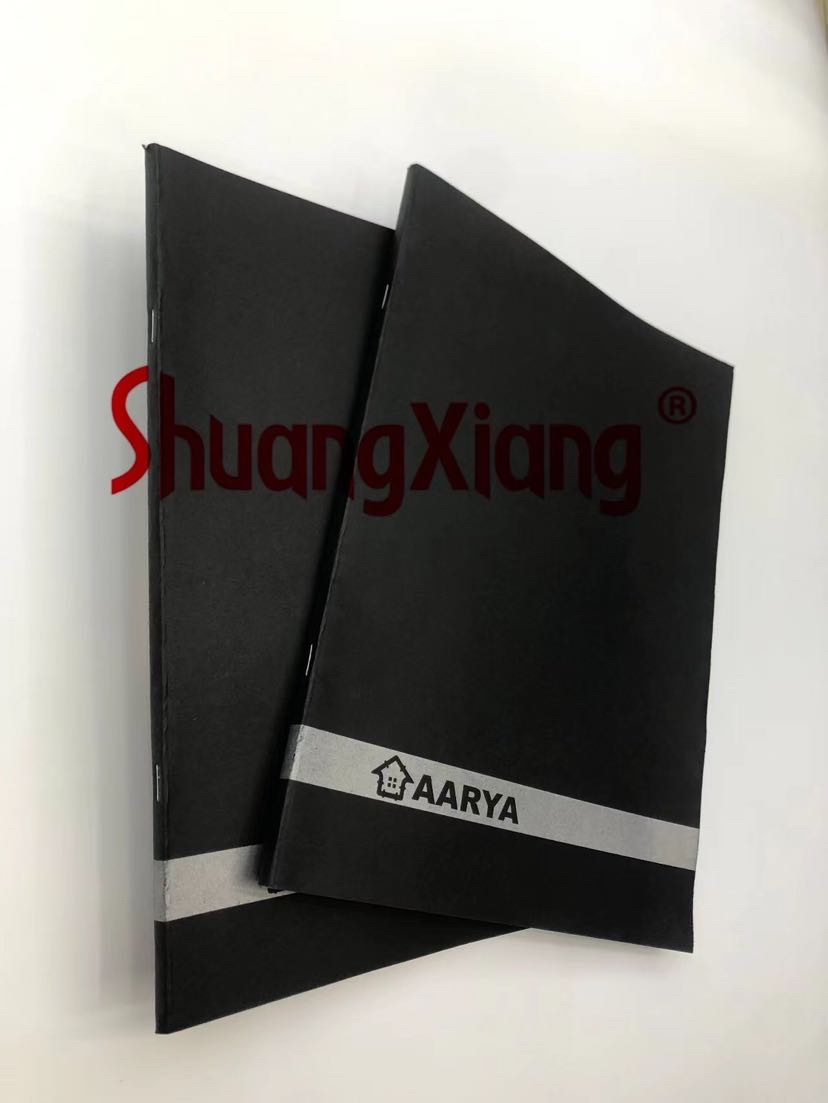 安哥拉骑马钉黑封面练习本  白底实物图