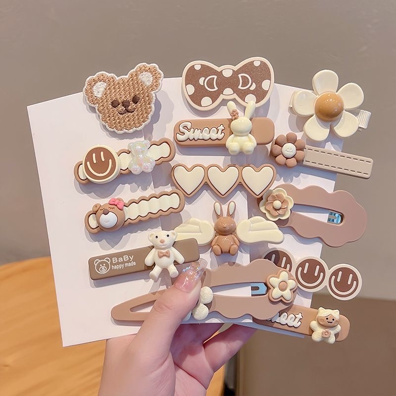 Cute cartoon coffee-colored side bangs with a broken hair clip at the back of a girl's head, a new type of seamless hairpin headwear that has become a hit