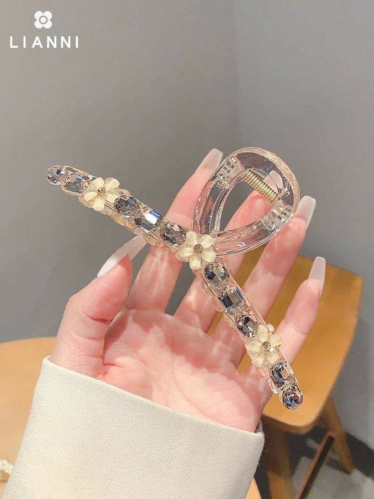 Korean light luxury pearl claw clip, large back head updo, high-end style 2024 new hair clip headwear, women's shark clip