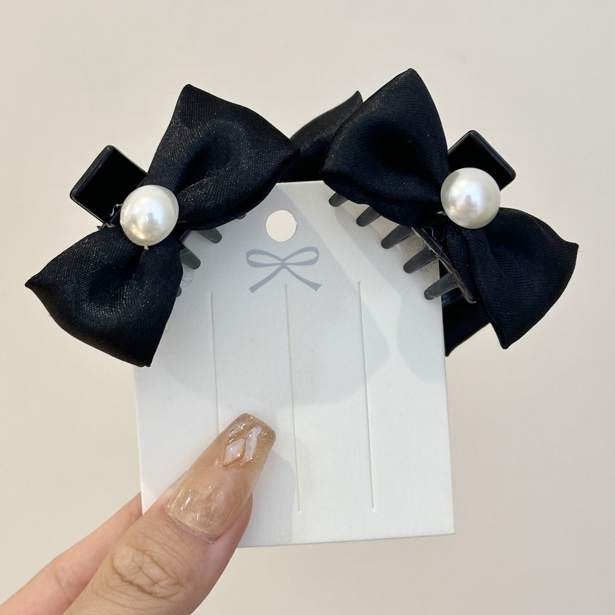 The 2024 new sweet and stylish hairpin with a bow and bangs on the side of the forehead, a popular princess hairstyle accessory detail image 7