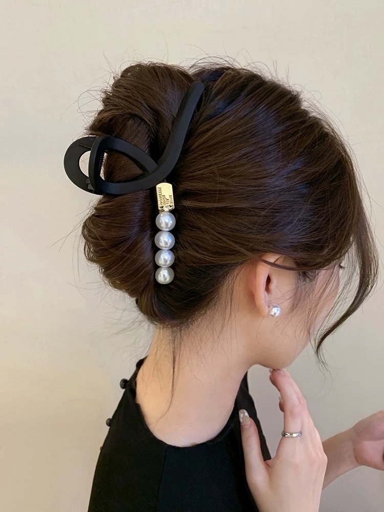 Large women's 2024 new style hair clip, women's back head headwear, hair clip, frosted shark clip, high-end look, autumn