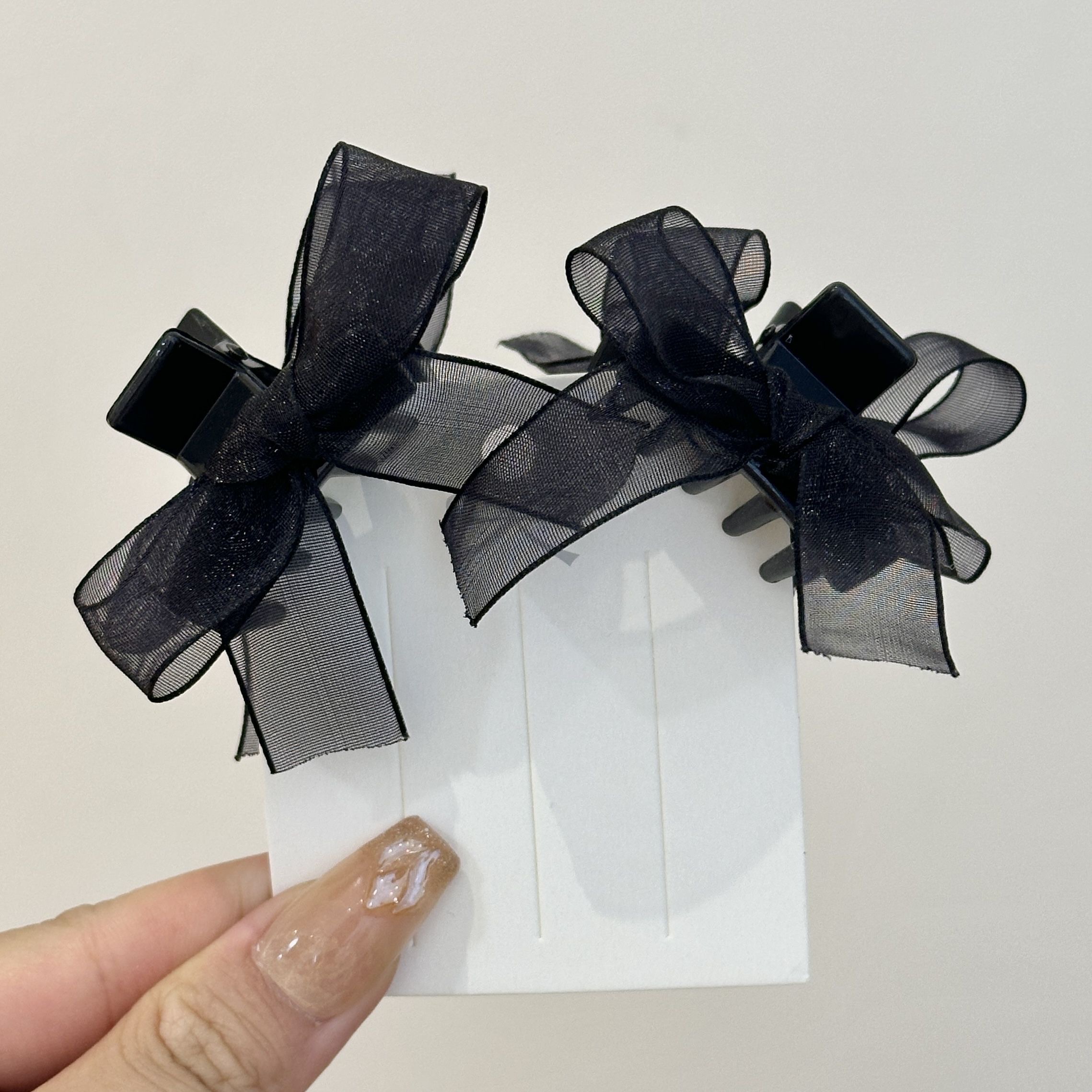 The 2024 new sweet and stylish hairpin with a bow and bangs on the side of the forehead, a popular princess hairstyle accessory detail image 3