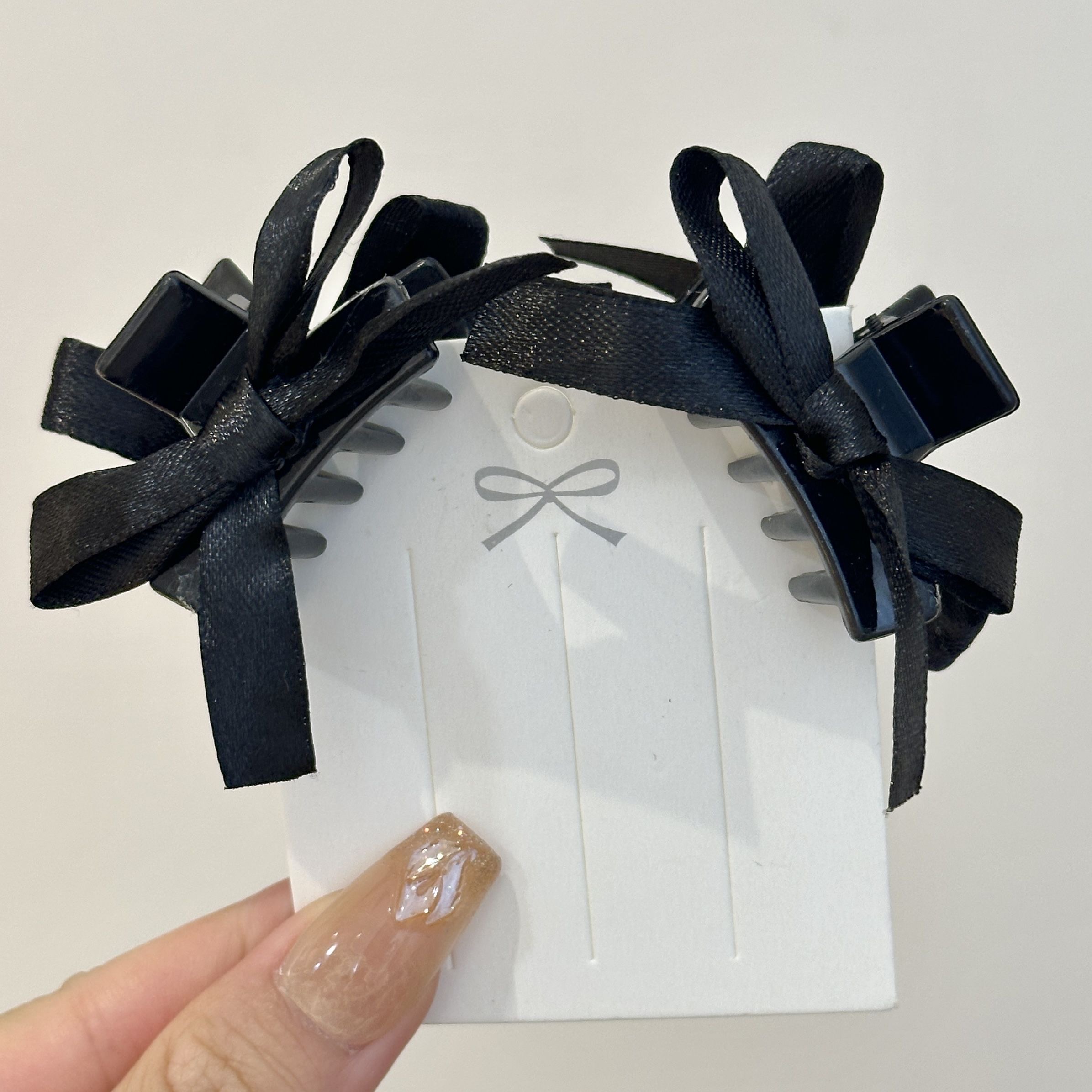 The 2024 new sweet and stylish hairpin with a bow and bangs on the side of the forehead, a popular princess hairstyle accessory detail image 6