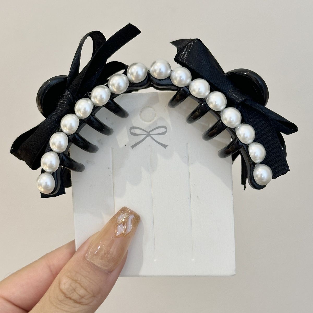 The 2024 new sweet and stylish hairpin with a bow and bangs on the side of the forehead, a popular princess hairstyle accessory detail image 9
