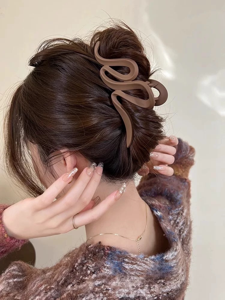 Encounter Maillard ~ Matte Grab Clip Large High-end Hairpin for Women 2023 New Style Shark clip Hair accessory at the back of the head Specification image