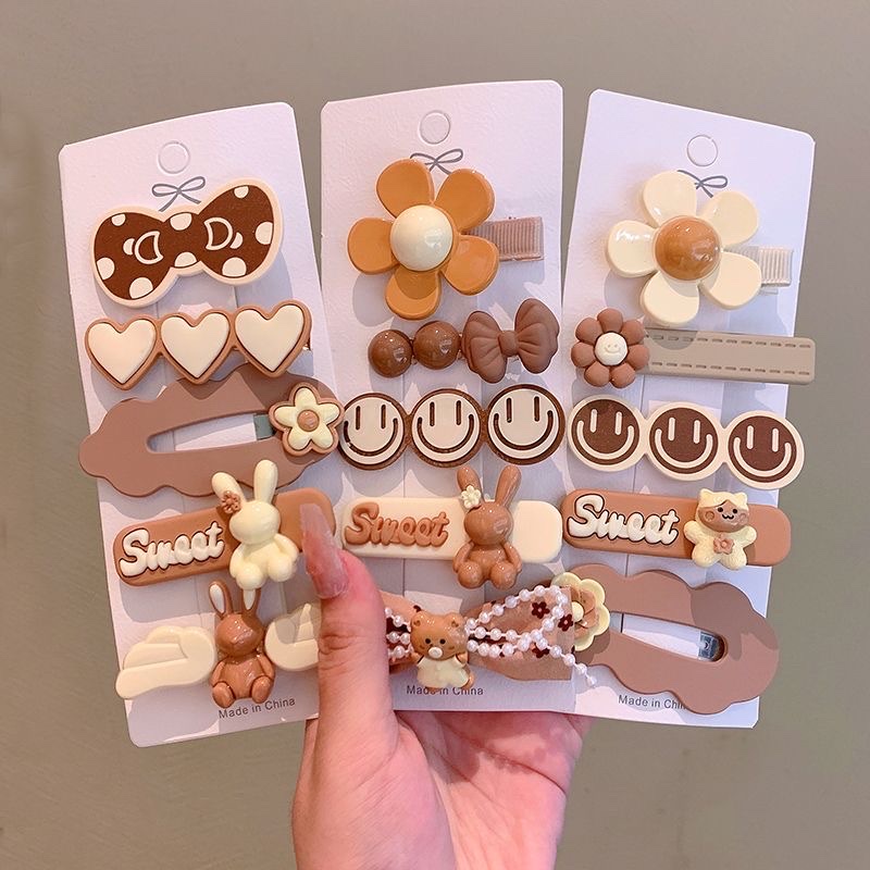 Cute cartoon coffee-colored side bangs with a broken hair clip at the back of a girl's head, a new type of seamless hairpin headwear that has become a hit Application Scenario