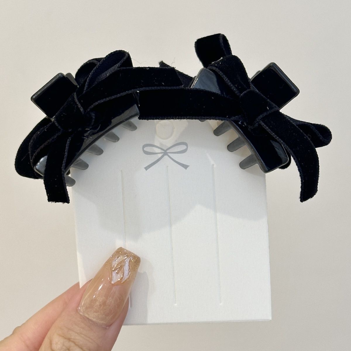 The 2024 new sweet and stylish hairpin with a bow and bangs on the side of the forehead, a popular princess hairstyle accessory detail image 5