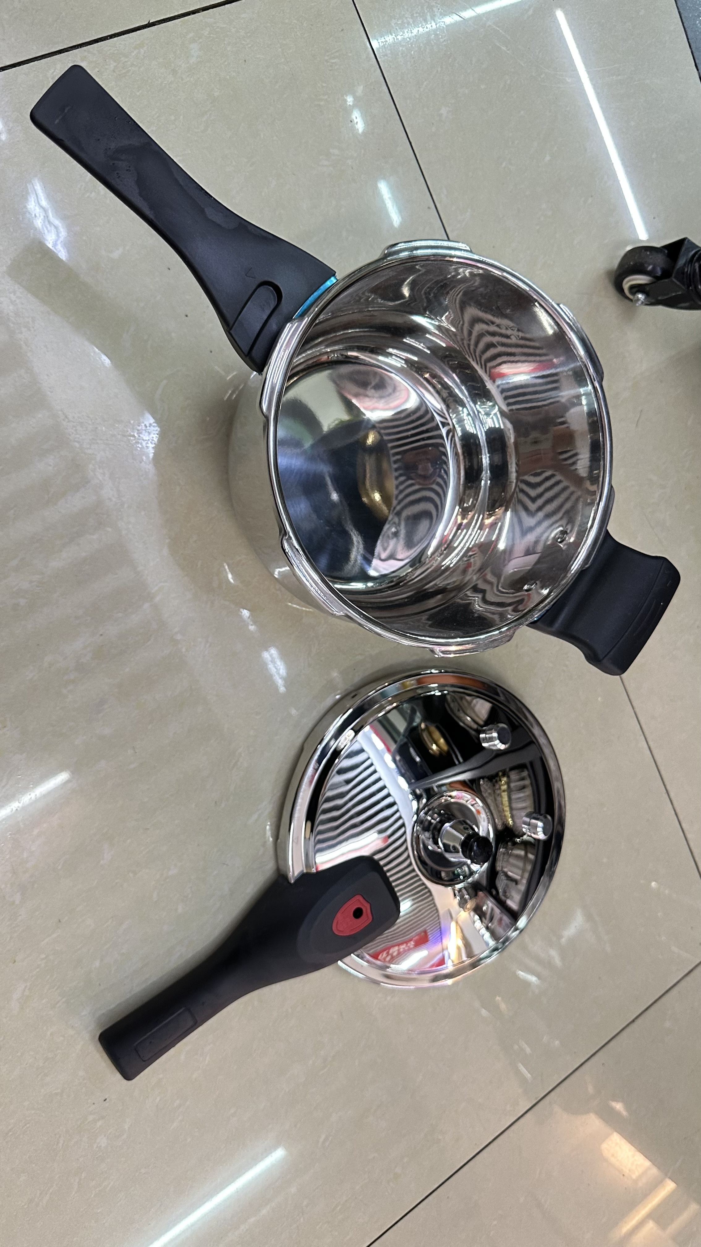 不锈钢单柄压力锅高压锅产品图