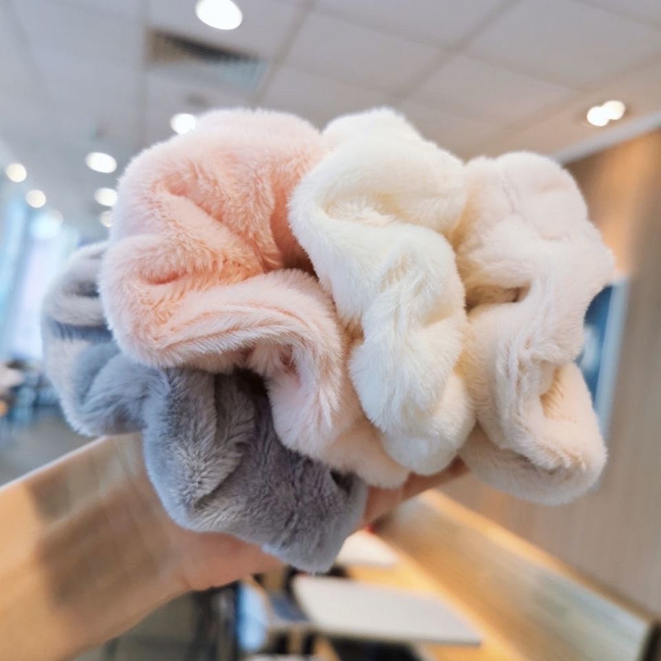 2024 Autumn/Winter rabbit fleece high-elasticity large intestine hair band simple style hair accessory hair band Application Scenario