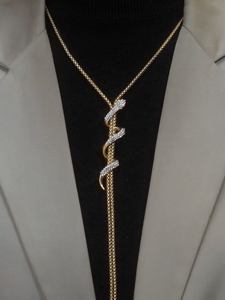 A niche design spiral sweater with long diamond necklace and chain, a fashionable, simple and versatile pendant decoration for women in autumn and winter